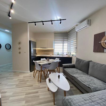 Central Cozy Apartment Tirana Esterno foto