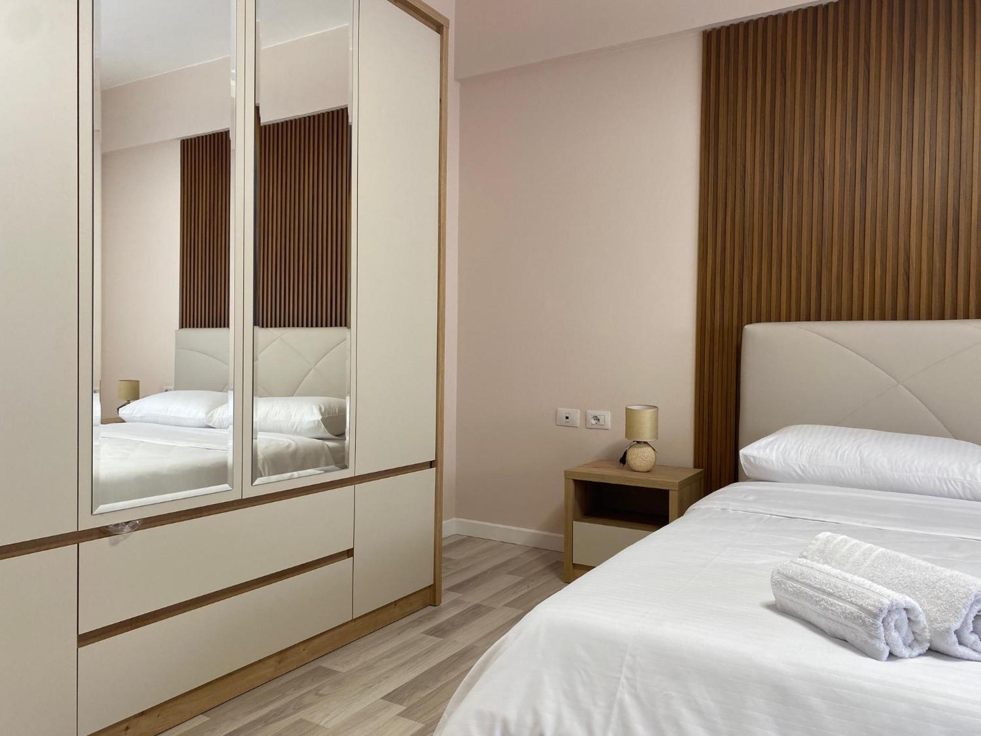 Central Cozy Apartment Tirana Esterno foto