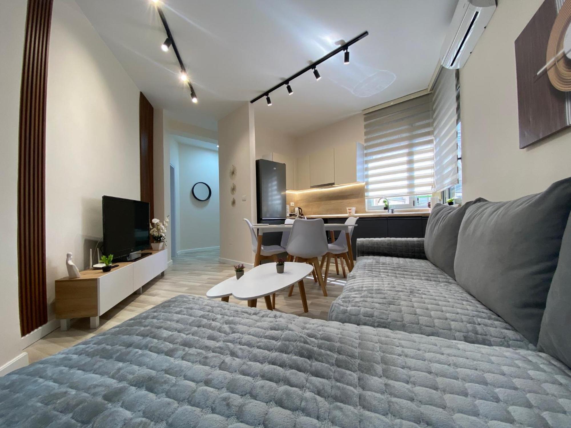 Central Cozy Apartment Tirana Esterno foto