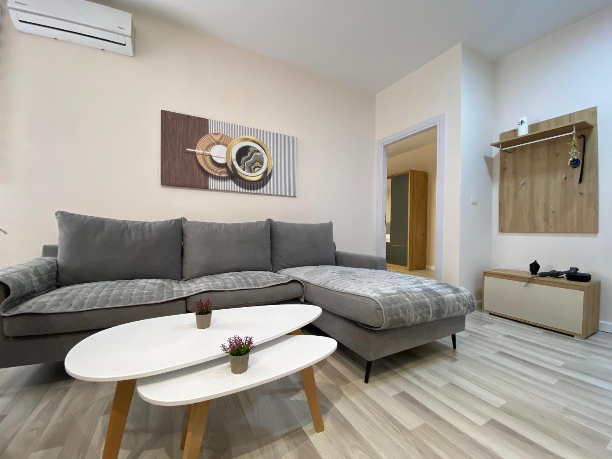 Central Cozy Apartment Tirana Esterno foto